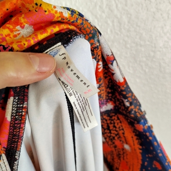 Free People FP Movement Colorful Floral Mesh Sides Full Length Leggings sz M - Picture 8 of 8